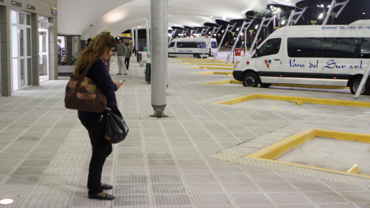 El Gobierno autoriza que desde el martes vuelvan las combis de pasajeros entre el Conurbano y CABA