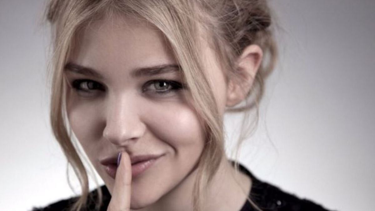 Chloe Grace Moretz publica foto suya en topless