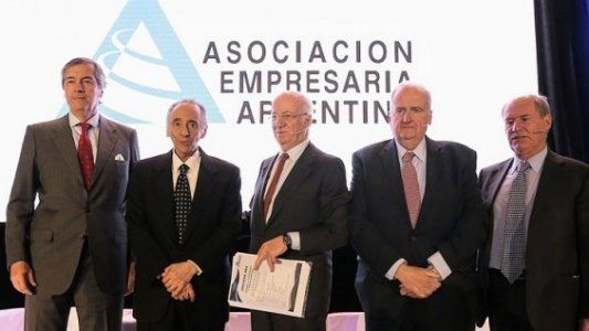 Los principales empresarios le piden al Gobierno una vuelta ordenada a la actividad y evitar caer en el default