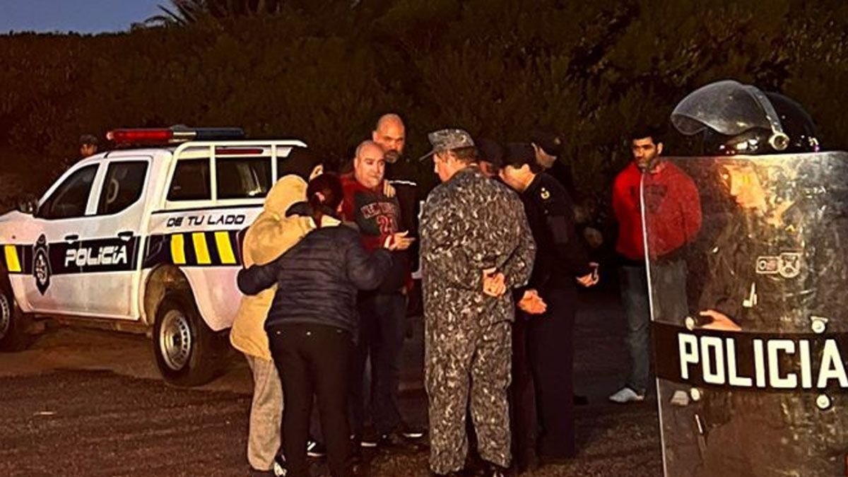 Familiares de Valentina reciben la peor noticia. Durante la noche, hallaron el cuerpo sin vida de la jóven. (Foto: Gentileza Portada)