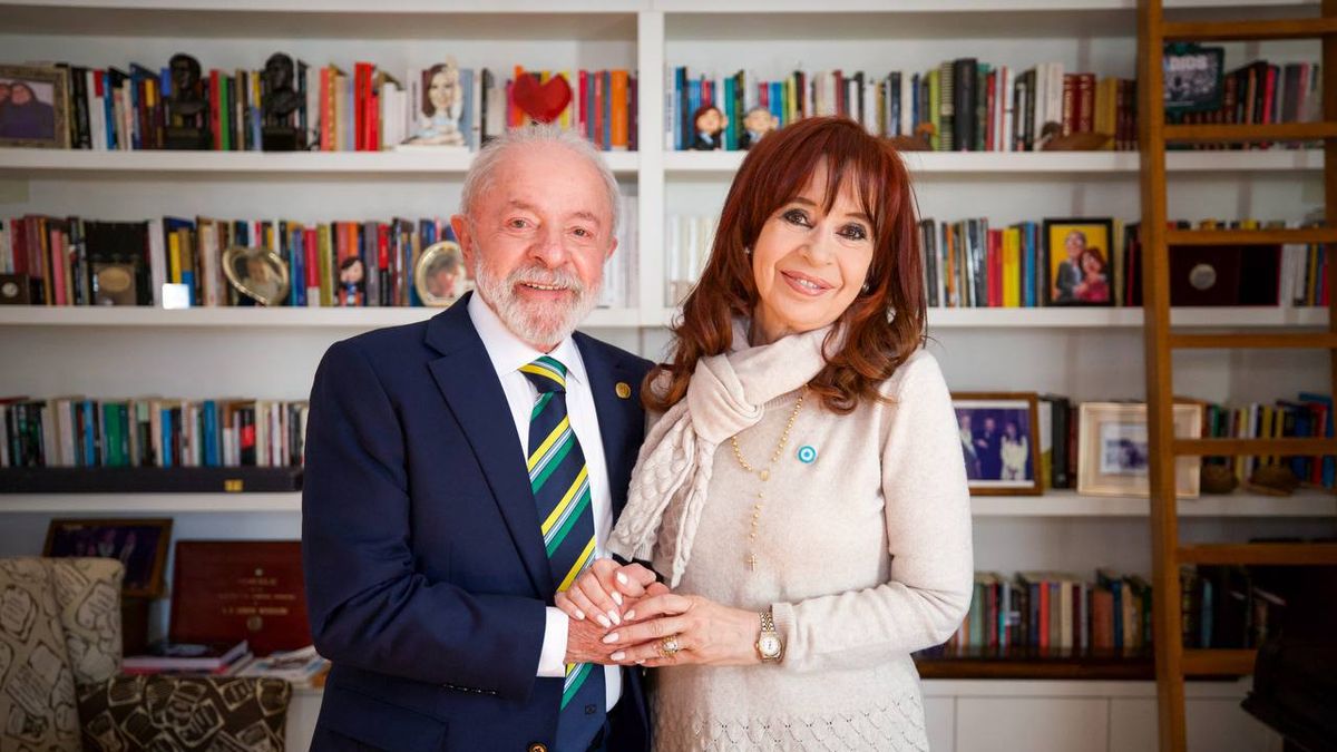 Lula da Silva dejó la cumbre del Mercosur para visitar a Cristina Kirchner en su casa donde cumple prisión domiciliaria. Foto: Prensa CFK.
