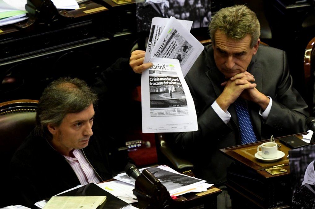 En un final caliente, la oposición aprobó en Diputados la derogación del tarifazo