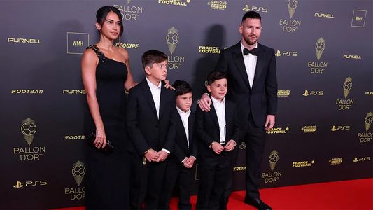Las fotos de los increíbles looks de Lionel Messi y Antonela Roccuzzo en el Balón de Oro 2023