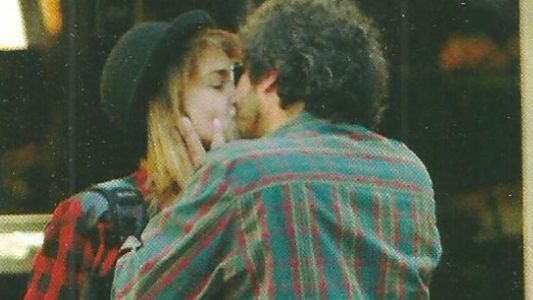 Caballero enamorado: Iván Noble sale con una joven rubia
