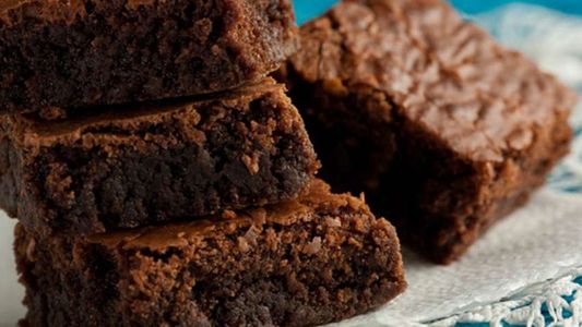 Llevó brownies con marihuana al trabajo e intoxicó a más de 20 compañeros: Unos lloran, otros ríen y otros...