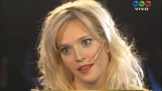 Luisana Lopilato mostró su pancita en el programa de Susana