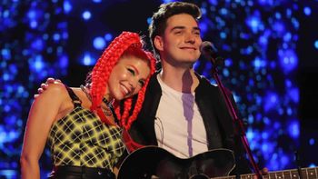 El sorprendente beso de una jurada de Canta Conmigo Ahora a un participante