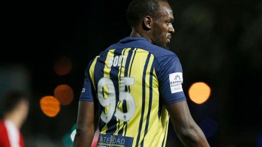 Usain Bolt como futbolista: velocidad en las bandas, pero lento para definir