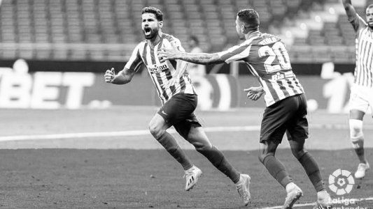 Con uno menos, Atlético Madrid le ganó 1-0 a Betis y clasificó a la Champions League