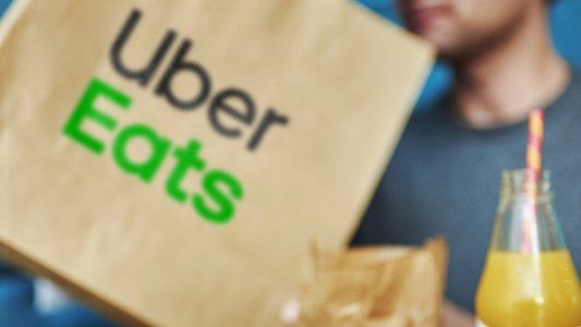 El delivery de comida de Uber va a empezar a funcionar primero en el conurbano