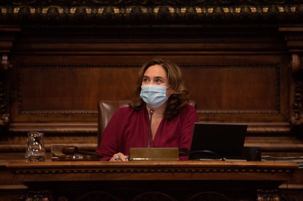 Abandonar Twitter para hacer buena política y ser cada vez mejor persona: las razones de la alcaldesa de Barcelona para cerrar su cuenta
