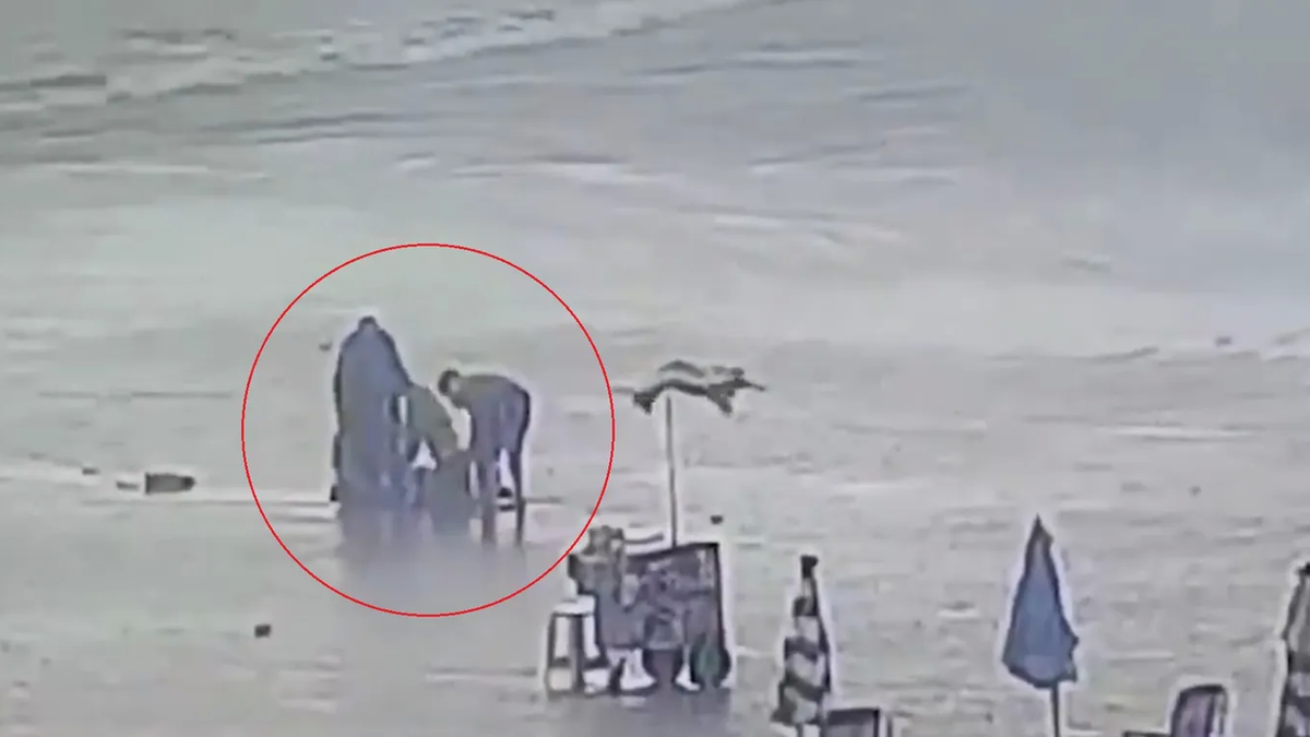 Tragedia en Brasil: un rayo mató a una mujer y dejó siete heridos en una playa