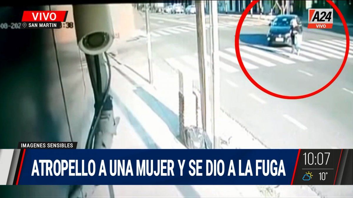Así embistió el remisero a la mujer en San Martín y luego huyó del lugar. (Captura de Tv)