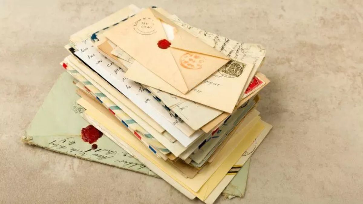 Un portavoz del Servicio Postal de Estados Unidos explicó que lo que probablemente ocurrió es que alguien compró la carta en una tienda de antigüedades o por Internet y seguido a eso la volvió a introducirla en el sistema de correo.