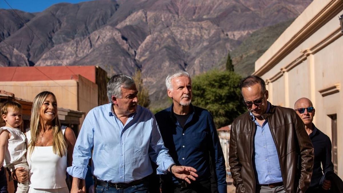 James Cameron camina las calles de Jujuy con el gobernador Gerardo Morales. (Foto: Uno)