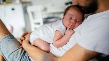 Según un informe de Unicef, las mujeres jefas permiten más días de licencia por paternidad