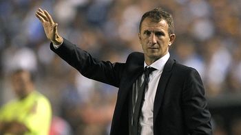 Rodolfo “Vasco” Arruabarrena está a un paso de regresar a Boca y de ocupar el lugar que dejó Claudio Úbeda. Rodolfo “Vasco” Arruabarrena está a un paso de regresar a Boca y de ocupar el lugar que dejó Claudio Úbeda.