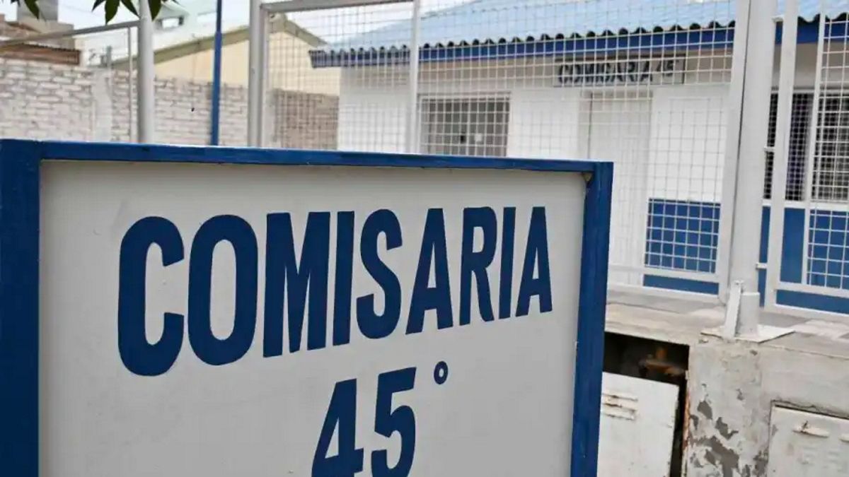 Los cinco policías pertenecían a la comisaria N° 45 de Cipolletti (Foto: Diario Río Negro).