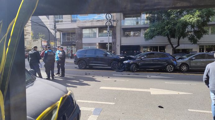 Sufrió un ataque de epilepsia, perdió el control de la camioneta y provocó un choque múltiple