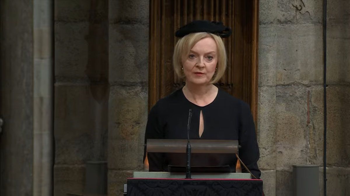 La primera ministra Liz Truss, en la abadía de Westminster (Foto: Captura de TV)