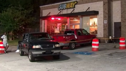 Mató a tiros a la empleada de un restaurante por ponerle mucha mayonesa a un sándwich