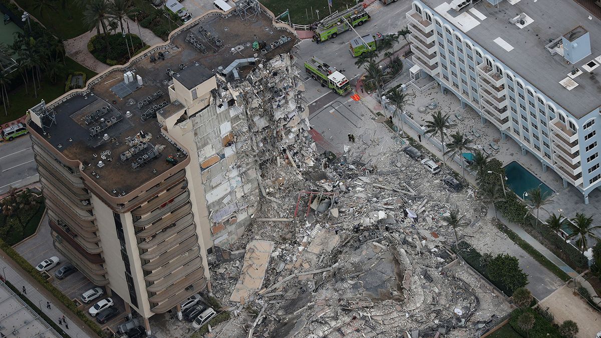 Buscan a cuatro argentinos en el derrumbe del edificio en Miami (Foto: Télam).