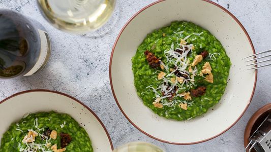 La receta para hacer un risotto de espinaca lleno de sabor y sin complicaciones