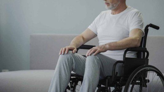 Avance científico: un paciente de ELA con parálisis total pudo comunicarse gracias a un implante