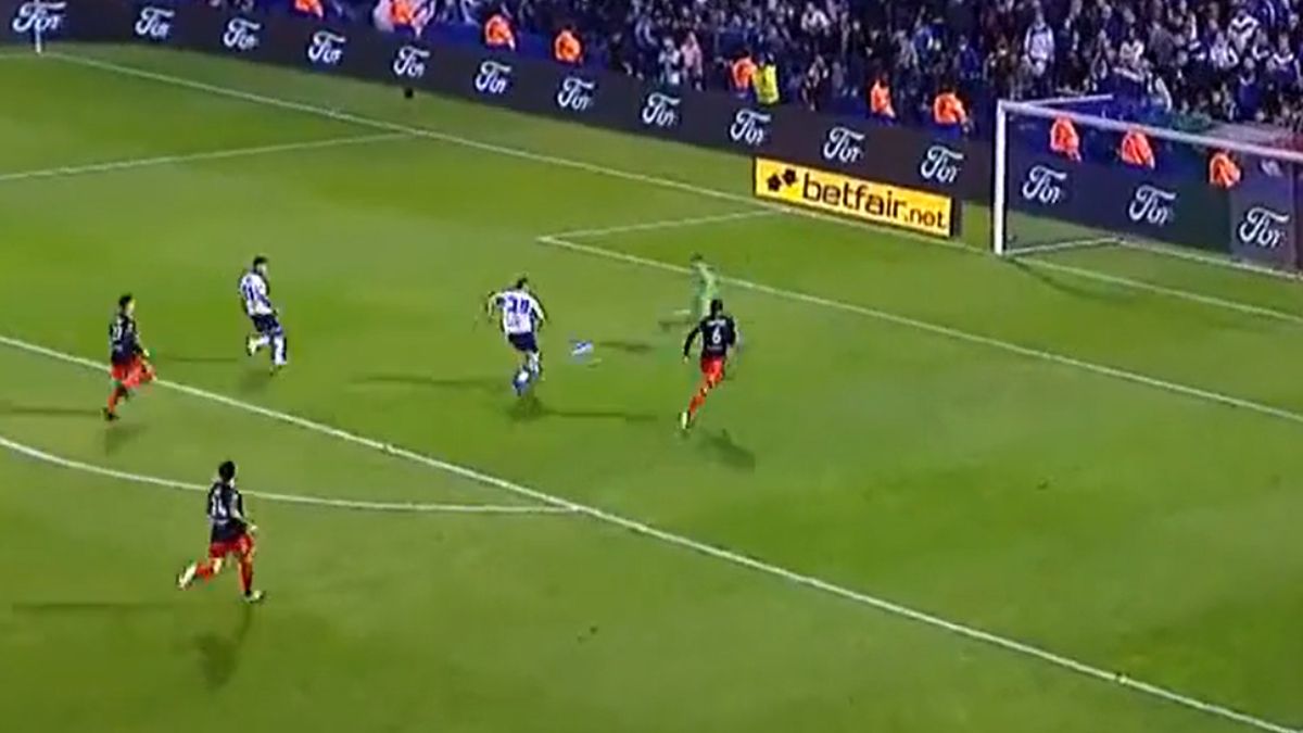 Armani y una tapada impresionante en Vélez-River.