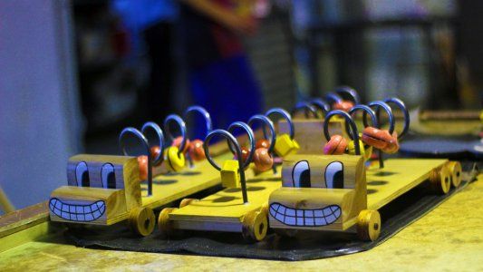 Internos del penal de Dolores construyeron juguetes y muebles para donarlos a jardines de infantes y merenderos