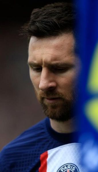 Lionel Messi fue silbado por los hinchas del PSG en su regreso al Parque de los Príncipes