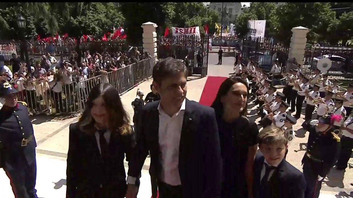 Con Alberto y Cristina presentes, Kicillof asume como nuevo gobernador bonaerense