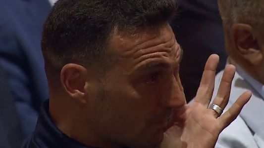 Scaloni en La noche de las estrellas: del emotivo discurso a las lágrimas con un pequeño hincha