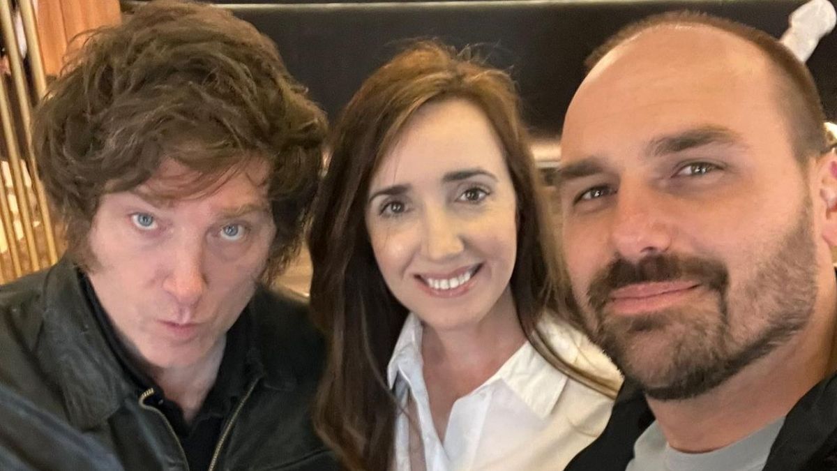 Javier Milei junto a la diputada Victoria Villarruel y Eduardo Bolsonaro. (Foto: @JMilei)&nbsp;&nbsp;