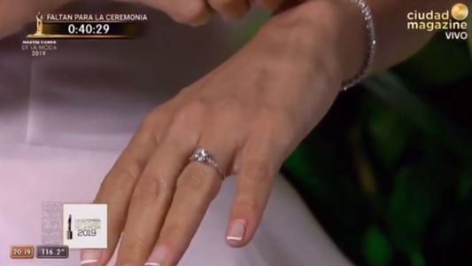 Pampita mostró por primera vez el anillo de compromiso
