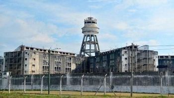 Un preso simuló ser un docente y se escapó de la cárcel de Olmos por la puerta principal