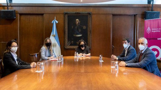 Vizzotti le pidió a AstraZeneca precisiones sobre los plazos de entrega de la vacuna