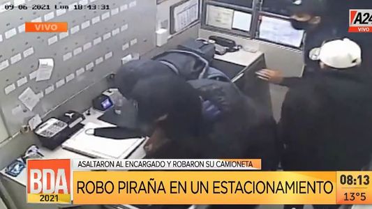 Robo piraña en un estacionamiento en hora pico en San Telmo