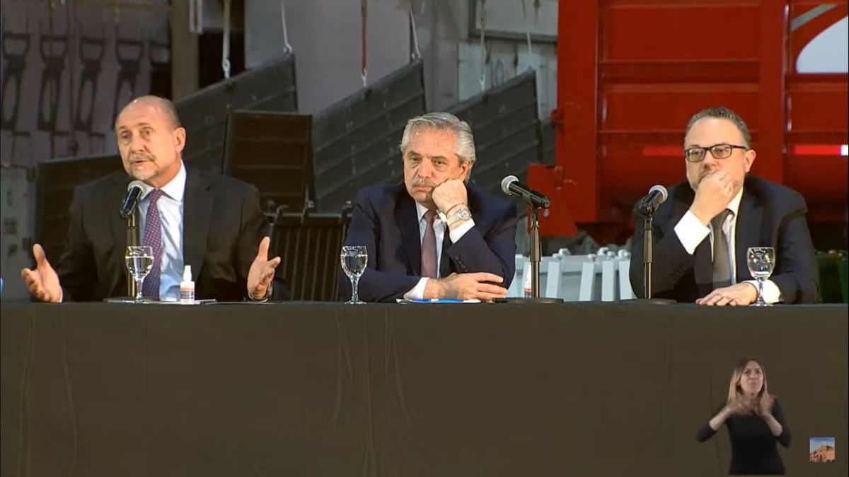 El momento en el cual Omar Perotti reclama por las retenciones ante Alberto Fernández.