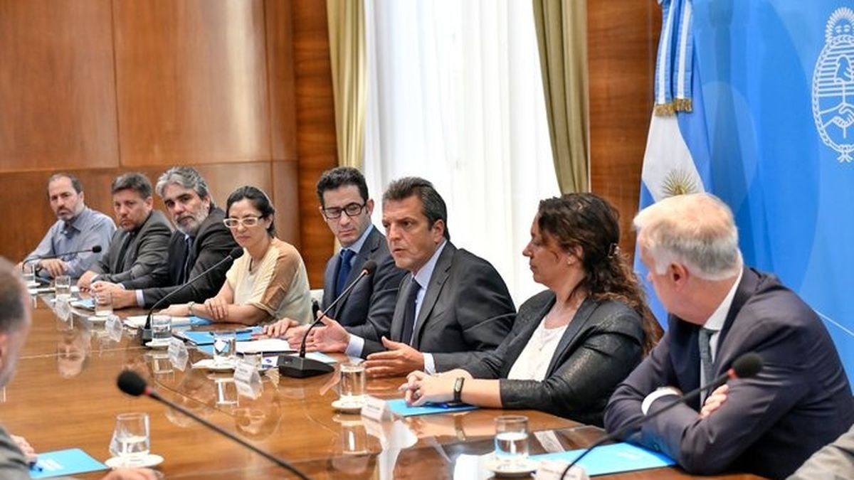 Sergio Massa anunció un acuerdo con laboratorios y farmacéuticas para congelar los aumentos en 3