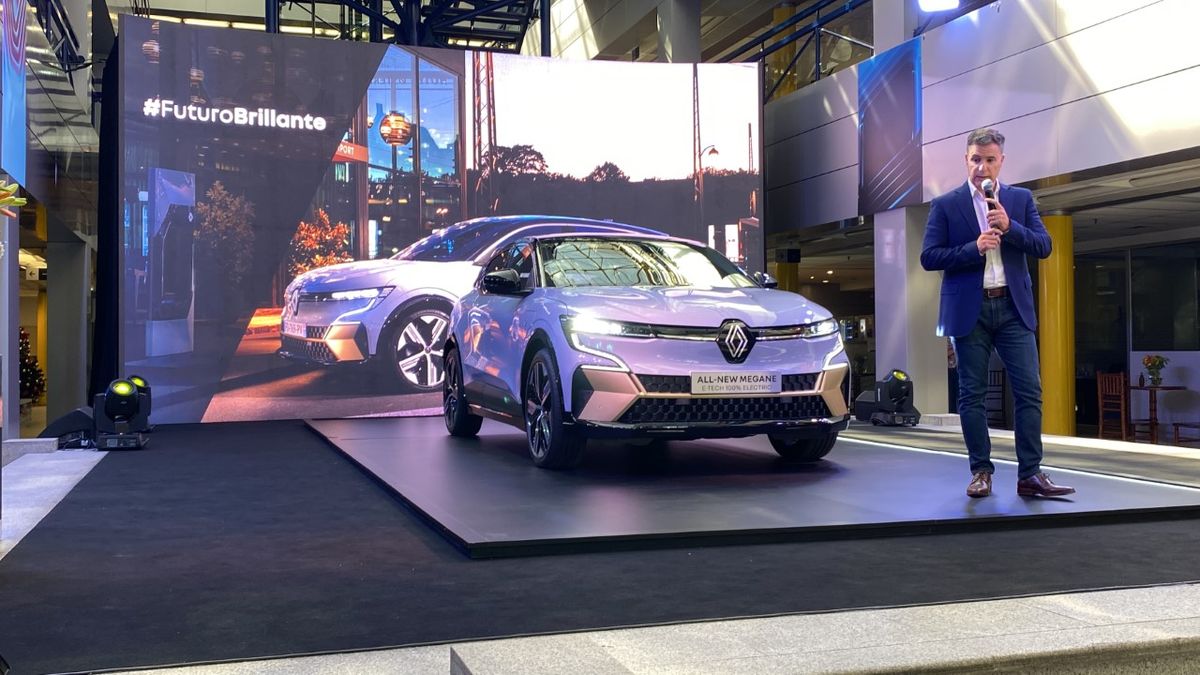 Renault se está preparando para el futuro eléctrico. Con su modelo ZOE fue una de las primeras marcas en el mundo en ofrecer este tipo de automóvil y con el Mégane E-Tech electric nos esta demostrando su nuevo camino. De paseo por Buenos Aires para filmar su comercial mundial tuvimos la oportunidad&nbsp; de verlo y asistir a su presentación en las oficinas de la marca en Palermo.&nbsp;