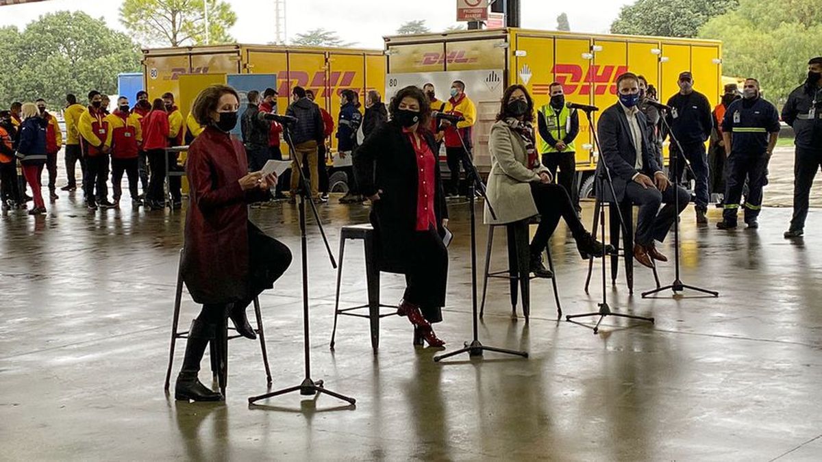 Carla Vizzotti encabó un acto ante la llegada del primer lote de vacunas Pfizer