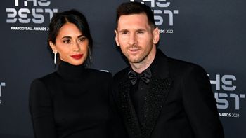 cuanto cuesta la cartera que llevo antonela roccuzzo a la gala de los premios the best