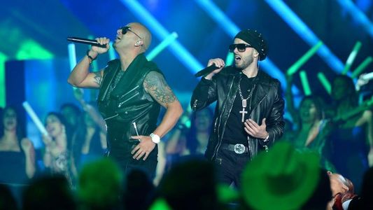 Video: Al igual que Sergio Denis, Wisin se cayó a una fosa durante un show en Texas