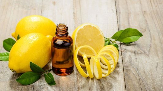 Cómo aromatizar tu casa con cáscaras de limón: el truco casero que transforma cualquier ambiente