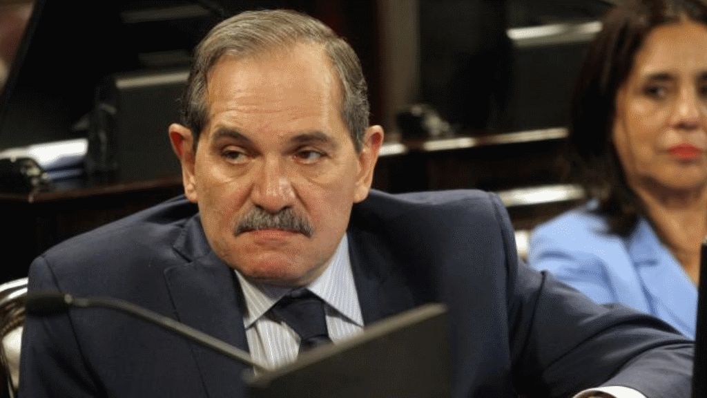 Caso Alperovich: fue defendido por su hija y mañana pedirán su remoción del Senado