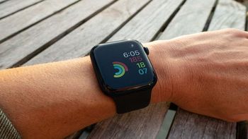 Estafa: un actor brasilero compró un reloj Apple por internet pero recibió una piedra
