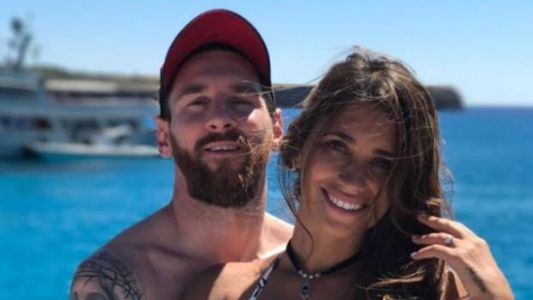 Messi y Antonela, sensuales en la pileta