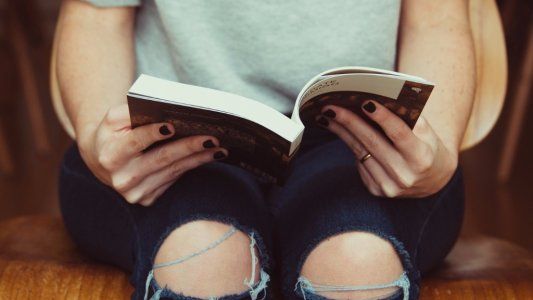 Cómo surgió el servicio por suscripción que quiere que todos leamos más autores argentinos