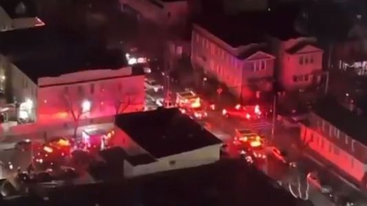 Brutal tiroteo en un boliche de Nueva York dejó 10 heridos: la pista de los agresores